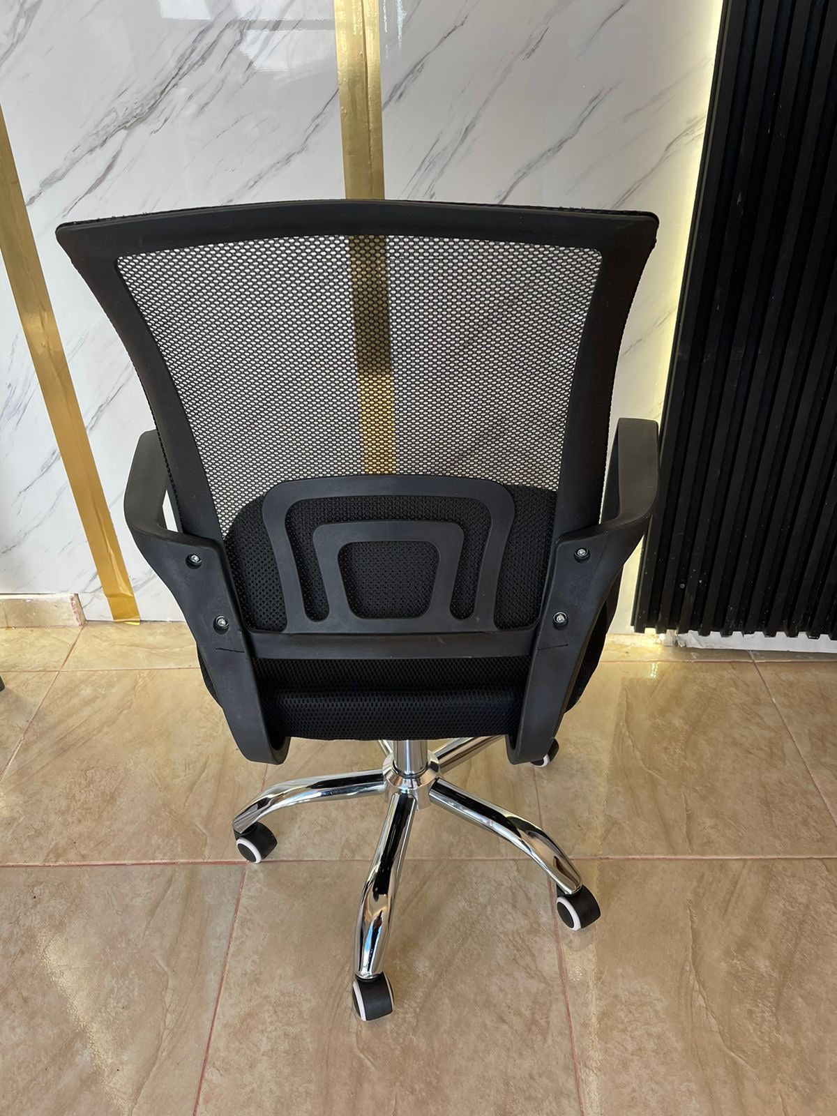 🪑 Silla Giratoria de Oficina – Modelo Ergonómico con Estilo Moderno
📦 Código: 9050