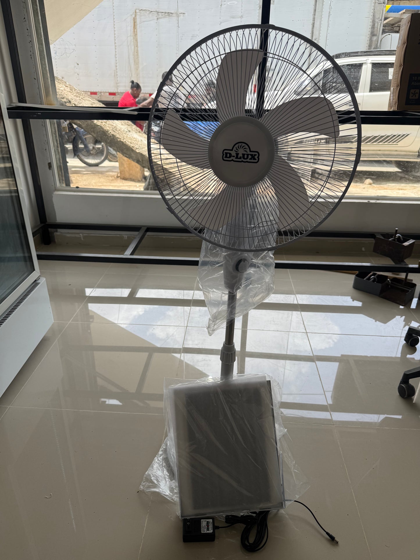 Abanico Recargable Con Panel Solar