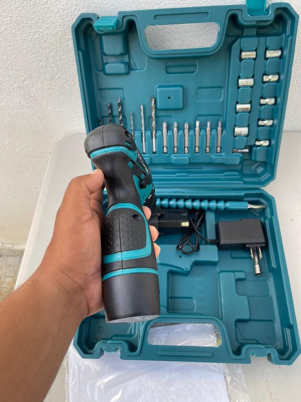 🔧 Taladro Destornillador Inalámbrico 12V con Estuche y Herramientas (Cod. JVM-57)
💰 RD$1,995