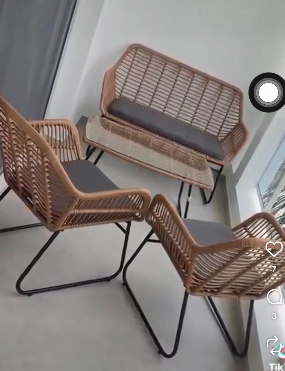 🪑 Sofá Moderno de Interior y Exterior en Ratán Sintético Color Crema
đź’°RD$22,495