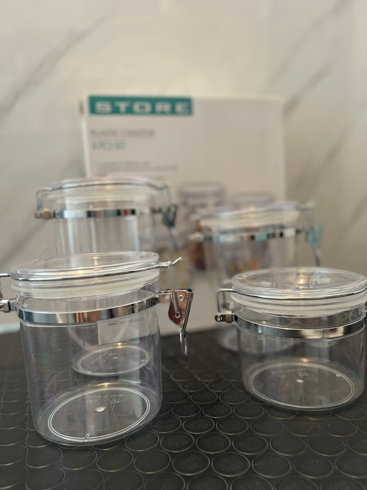 ✨ Set de Envases Organizadores Herméticos con Cierre Metálico (4 en 1)✨
¡Mantén tu cocina ordenada y tus alimentos siempre frescos! 🌾🍪☕