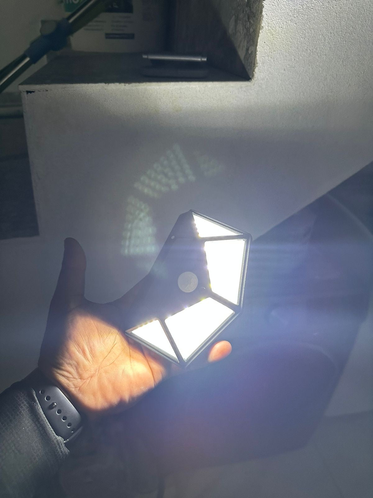 Mini Lámpara Solar de 4 lados modelo (Cod.bk-100) (con sensor de movimiento)