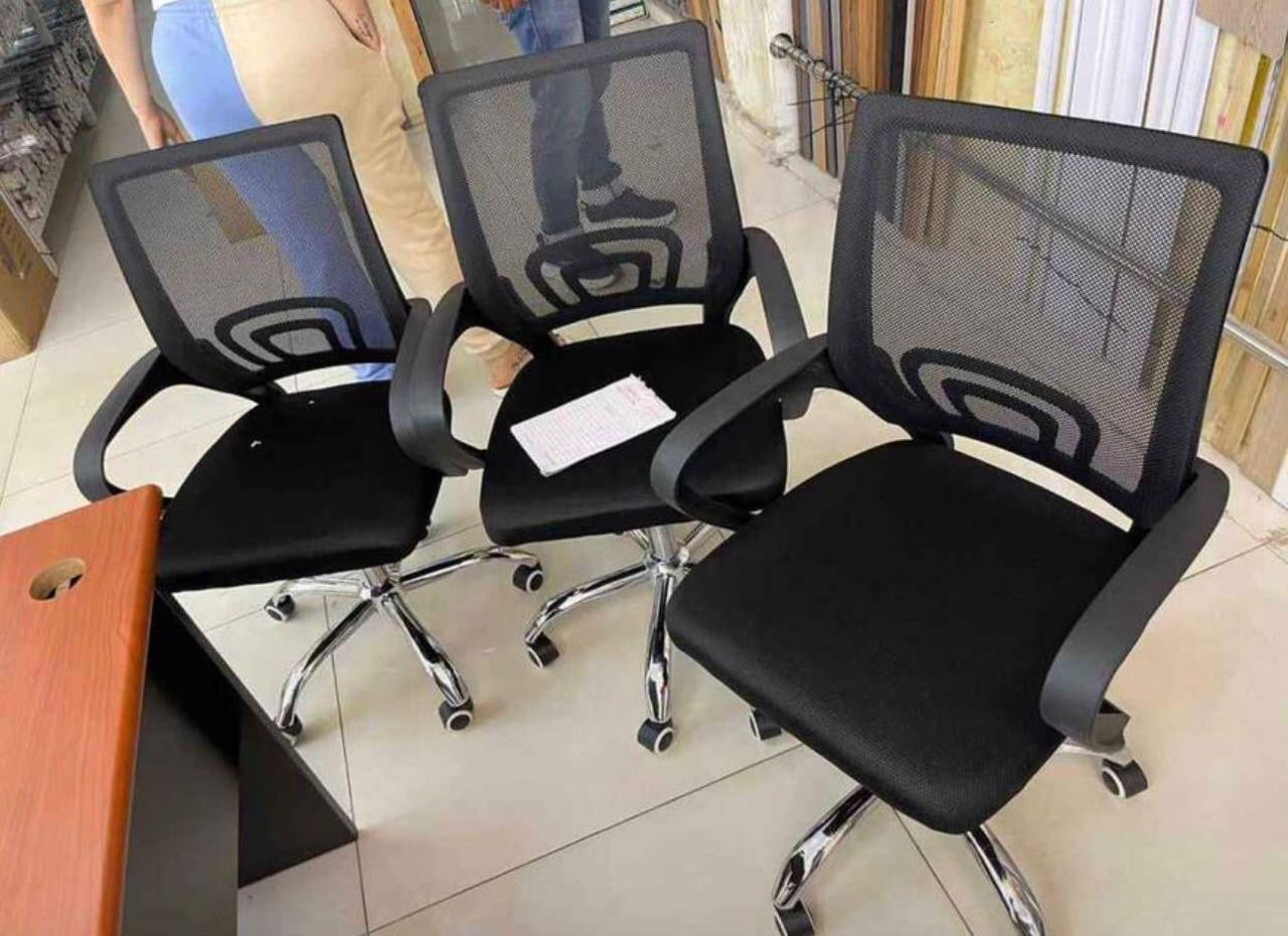 🪑 Silla Giratoria de Oficina – Modelo Ergonómico con Estilo Moderno
📦 Código: 9050