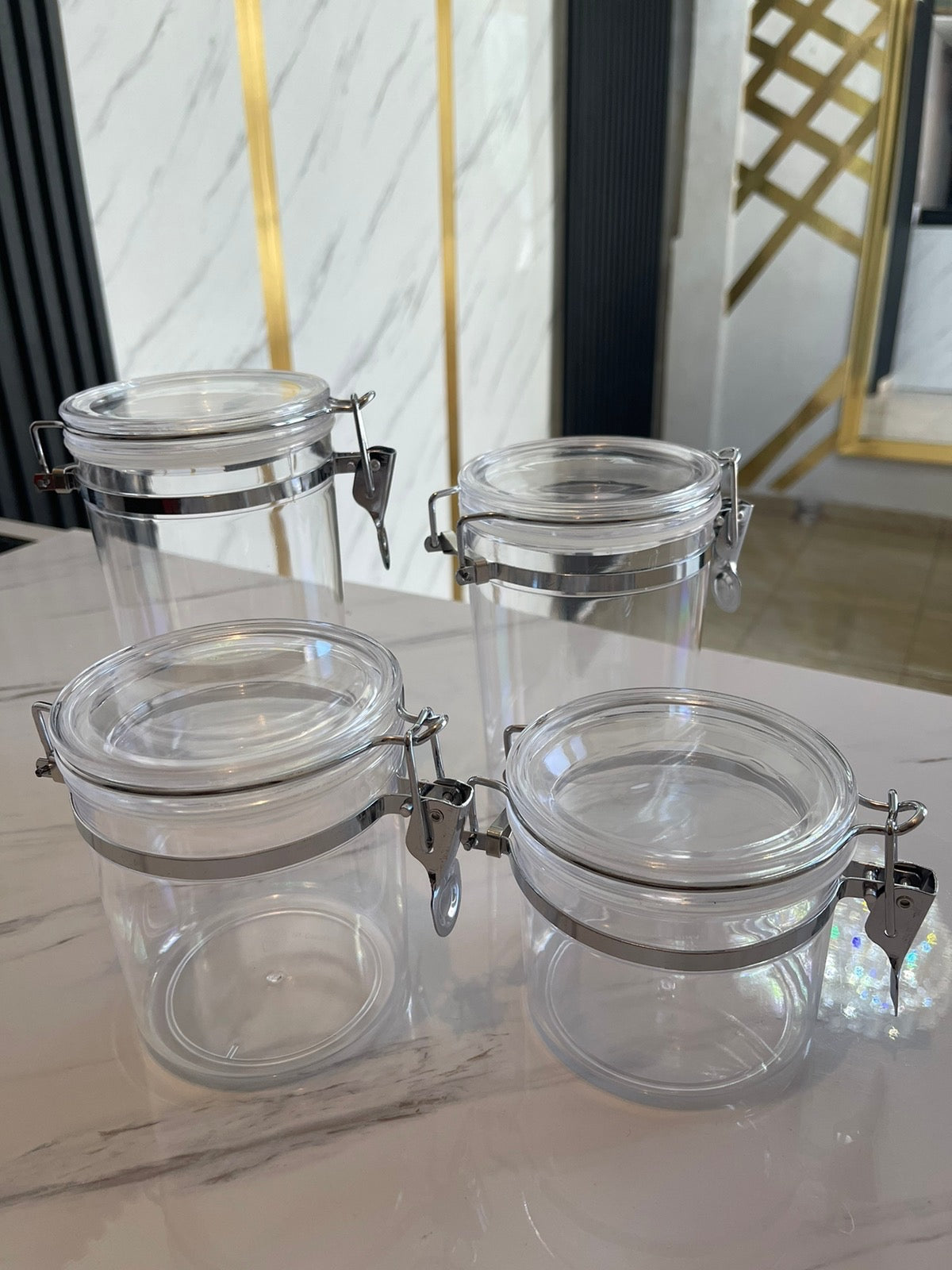 ✨ Set de Envases Organizadores Herméticos con Cierre Metálico (4 en 1)✨
¡Mantén tu cocina ordenada y tus alimentos siempre frescos! 🌾🍪☕