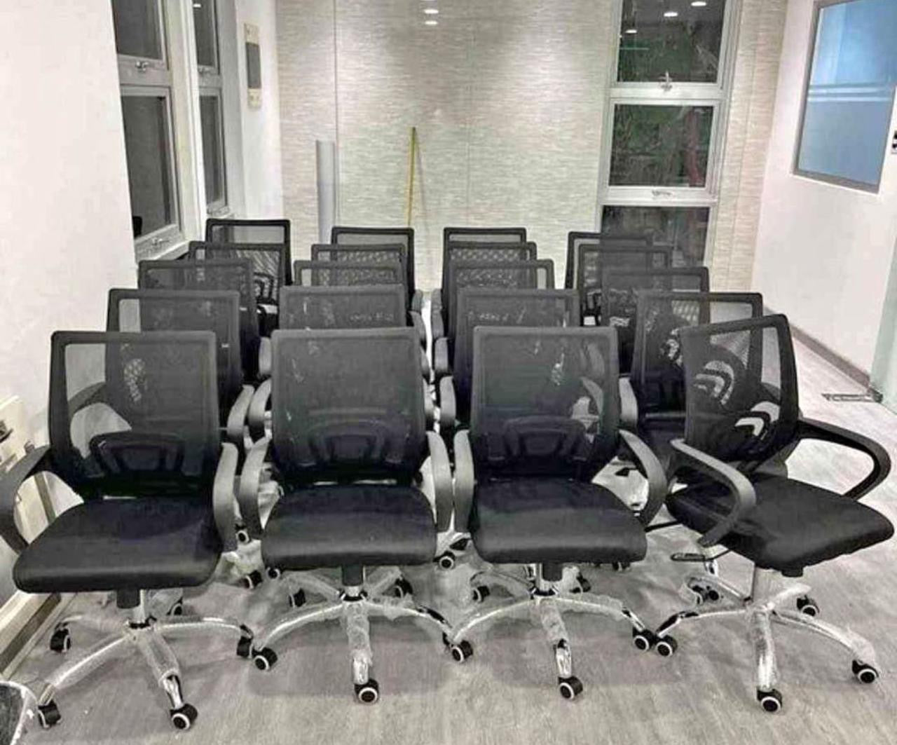 🪑 Silla Giratoria de Oficina – Modelo Ergonómico con Estilo Moderno
📦 Código: 9050