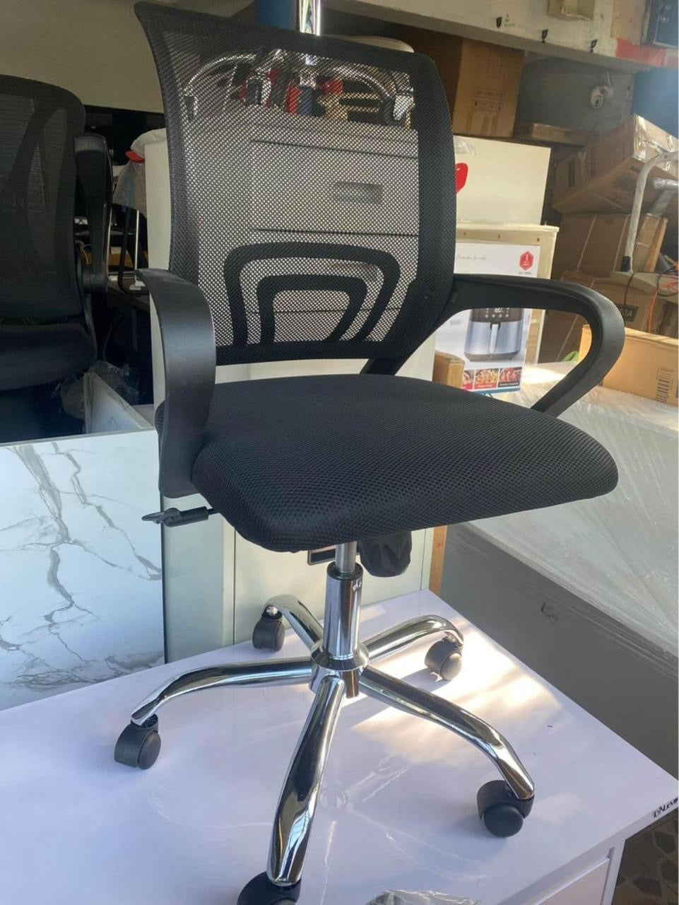 🪑 Silla Giratoria de Oficina – Modelo Ergonómico con Estilo Moderno
📦 Código: 9050