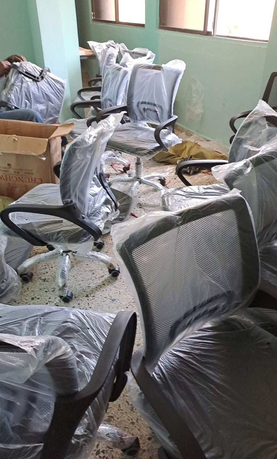 🪑 Silla Giratoria de Oficina – Modelo Ergonómico con Estilo Moderno
📦 Código: 9050