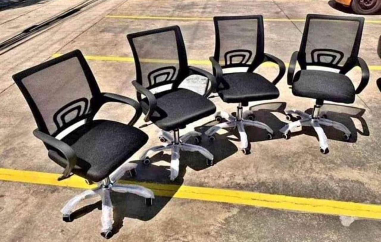 🪑 Silla Giratoria de Oficina – Modelo Ergonómico con Estilo Moderno
📦 Código: 9050