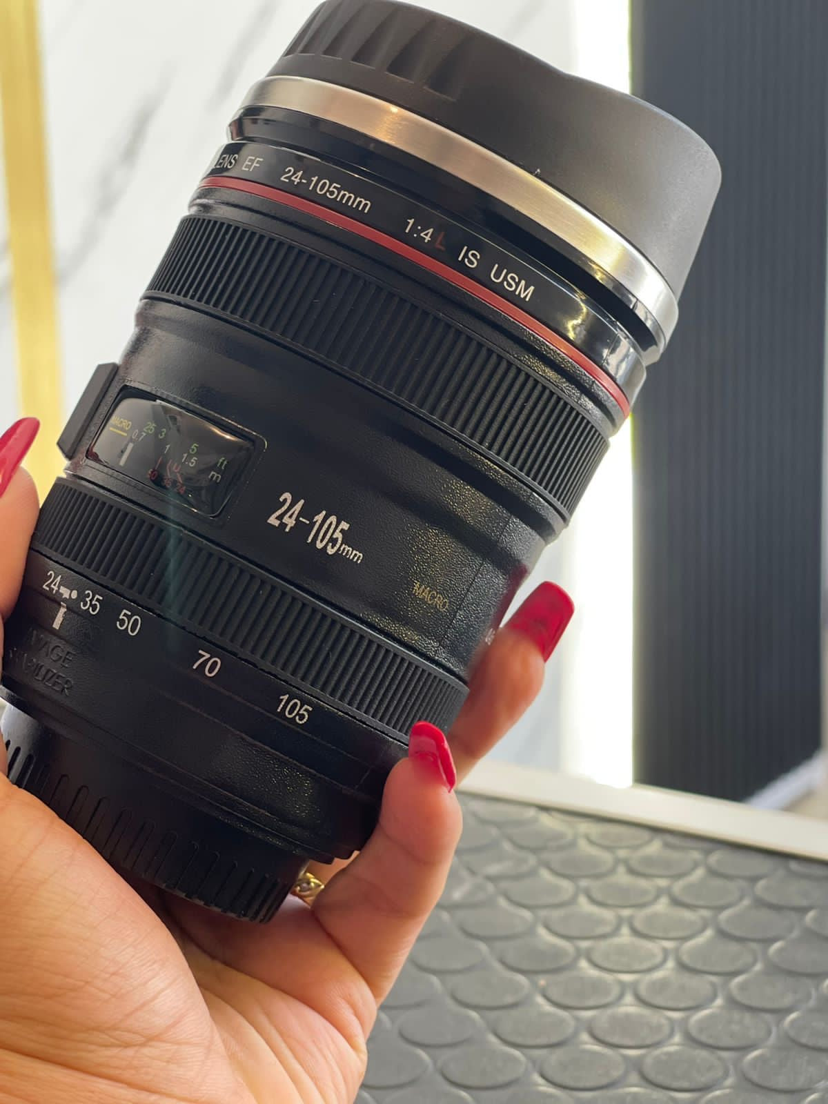 📸☕ Taza Térmica en Forma de Lente Fotográfico 24-105mm ☕📸
¡El regalo perfecto para amantes del café y la fotografía!
💰 RD$495