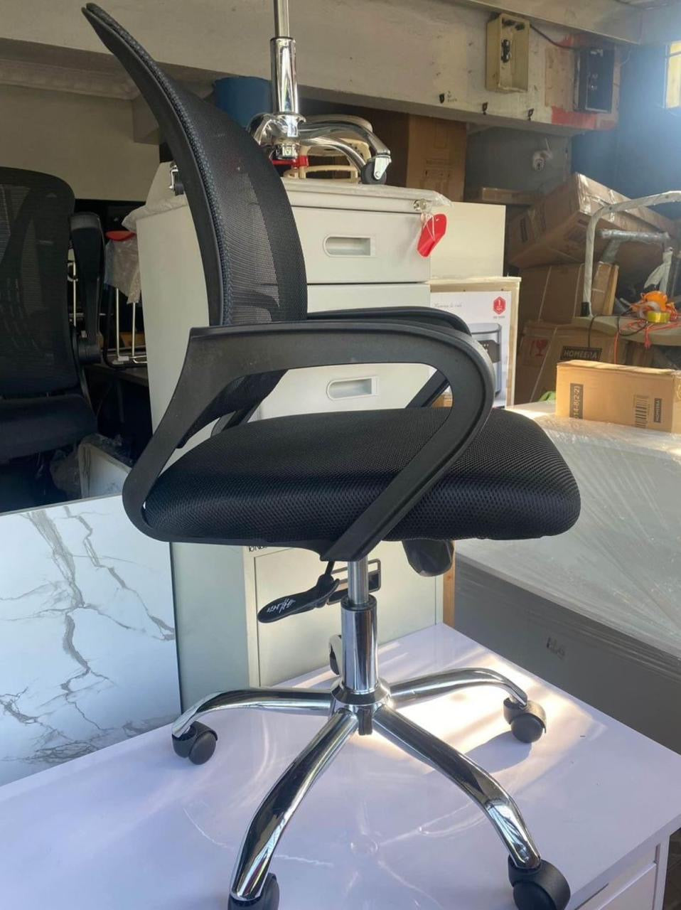 🪑 Silla Giratoria de Oficina – Modelo Ergonómico con Estilo Moderno
📦 Código: 9050