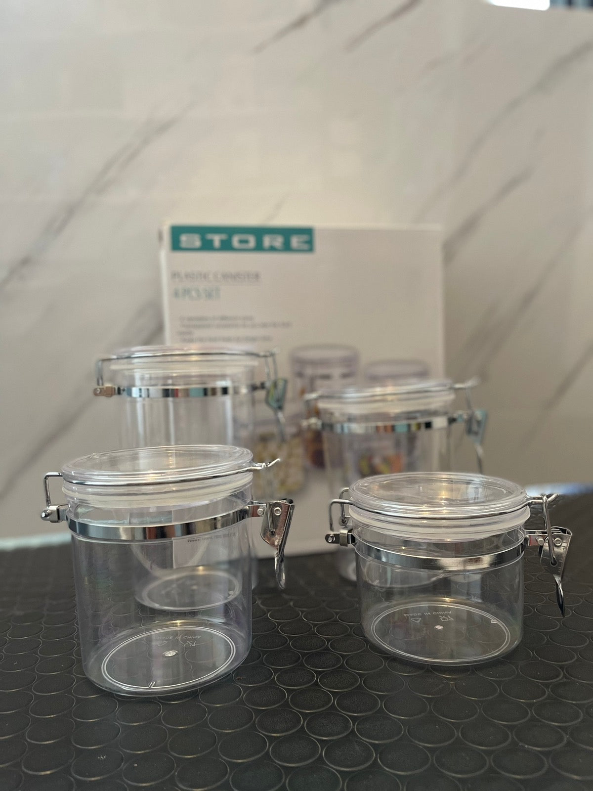 ✨ Set de Envases Organizadores Herméticos con Cierre Metálico (4 en 1)✨
¡Mantén tu cocina ordenada y tus alimentos siempre frescos! 🌾🍪☕