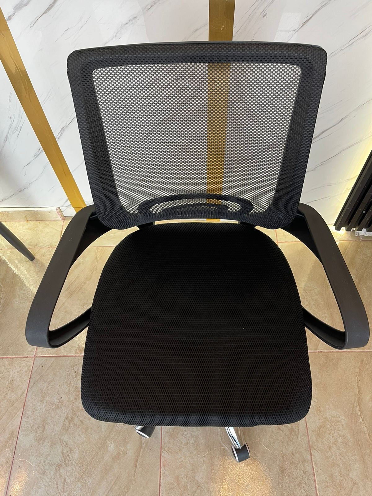 🪑 Silla Giratoria de Oficina – Modelo Ergonómico con Estilo Moderno
📦 Código: 9050