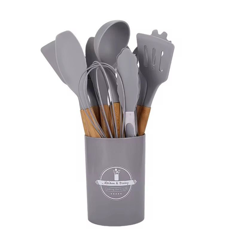 🍳✨ Dale estilo y practicidad a tu cocina con este Set de Utensilios de Silicona con Mango de Madera ✨🍴
🍳 Juego de 12 Utensilios de Cocina Antiadherentes (Cod.008)
💰 Precio: RD$995 (Oferta 🔥🔥🔥)