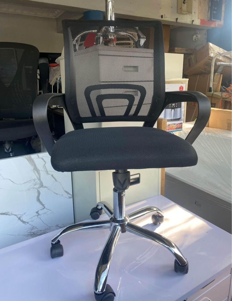 🪑 Silla Giratoria de Oficina – Modelo Ergonómico con Estilo Moderno
📦 Código: 9050
