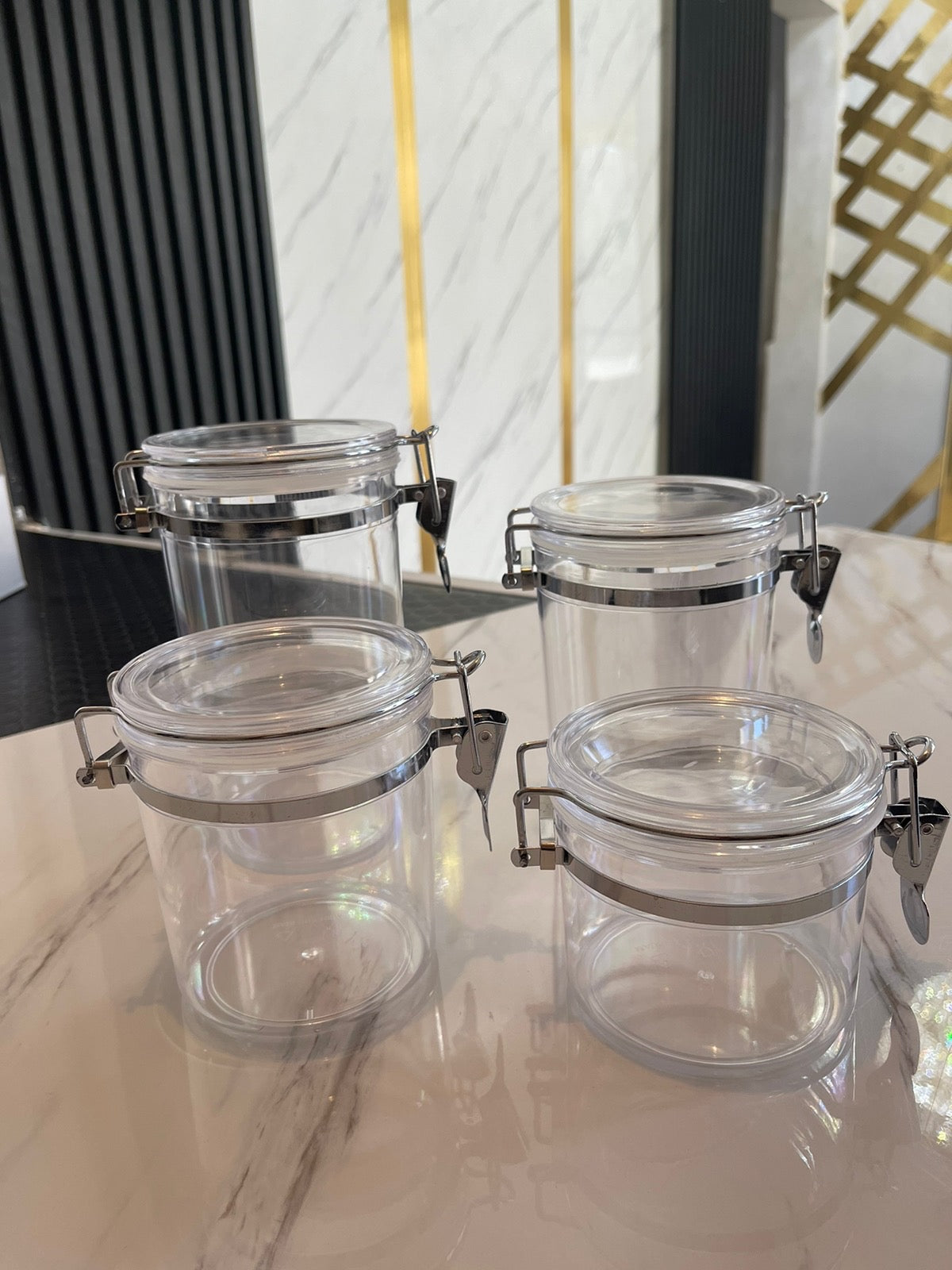 ✨ Set de Envases Organizadores Herméticos con Cierre Metálico (4 en 1)✨
¡Mantén tu cocina ordenada y tus alimentos siempre frescos! 🌾🍪☕