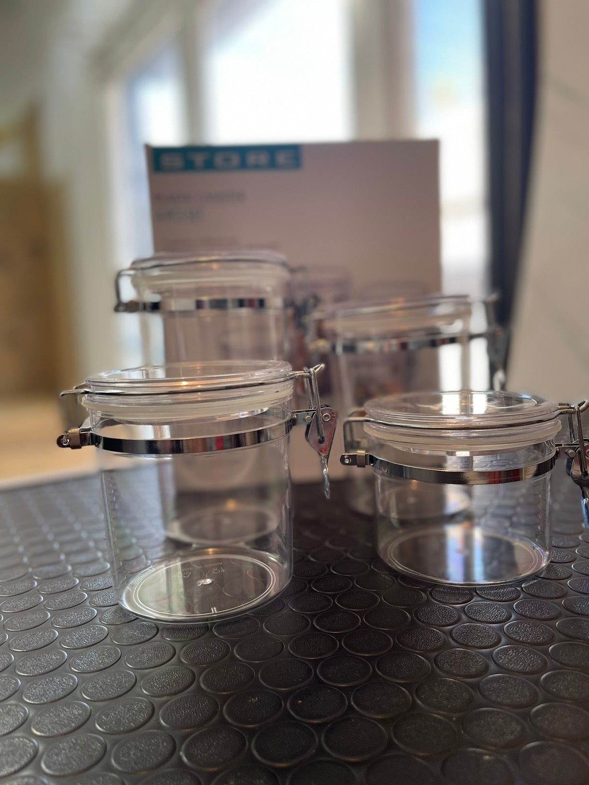✨ Set de Envases Organizadores Herméticos con Cierre Metálico (4 en 1)✨
¡Mantén tu cocina ordenada y tus alimentos siempre frescos! 🌾🍪☕