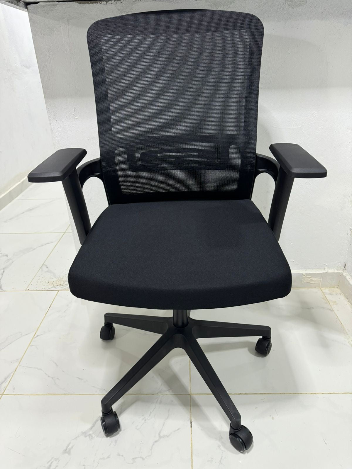 ✨ COMBO PREMIUM DE OFICINA ✨
🪑 Escritorio Moderno Multifuncional con 3 Compartimentos (Cód. 250106 – 120cm x 60cm)
+
🖤 Silla Ergonómica de Oficina – Confort y Estilo para tu Día a Día (Cód. 9026)
💰 RD$7,995