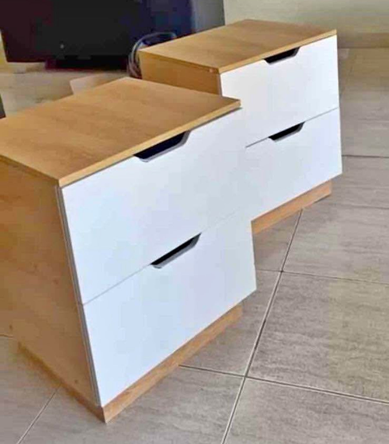 ✨ Mesa de Noche Moderna ✨
(Cod.283279)