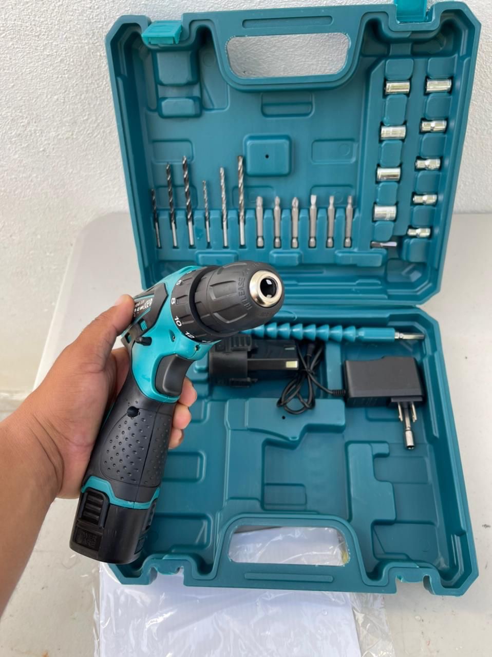 🔧 Taladro Destornillador Inalámbrico 12V con Estuche y Herramientas (Cod. JVM-57)
💰 RD$1,995