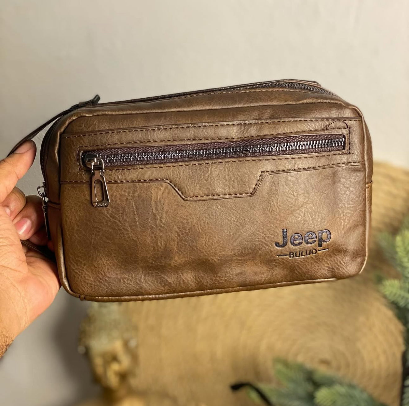 Bolso de Mano Jeep Buluo (Cod.5901)
🖤 Negro | 🤎 Marrón
💼 Estilo, comodidad y espacio en un solo bolso.