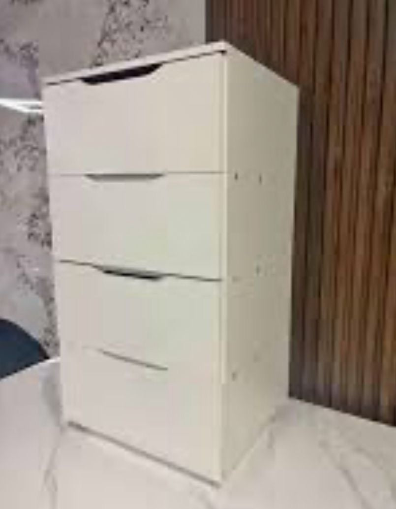 Mesita de Noche 🗄️✨ Gavetero Moderno 4 Gavetas – Blanco Minimalista ✨🗄️
(Cod. 204)
