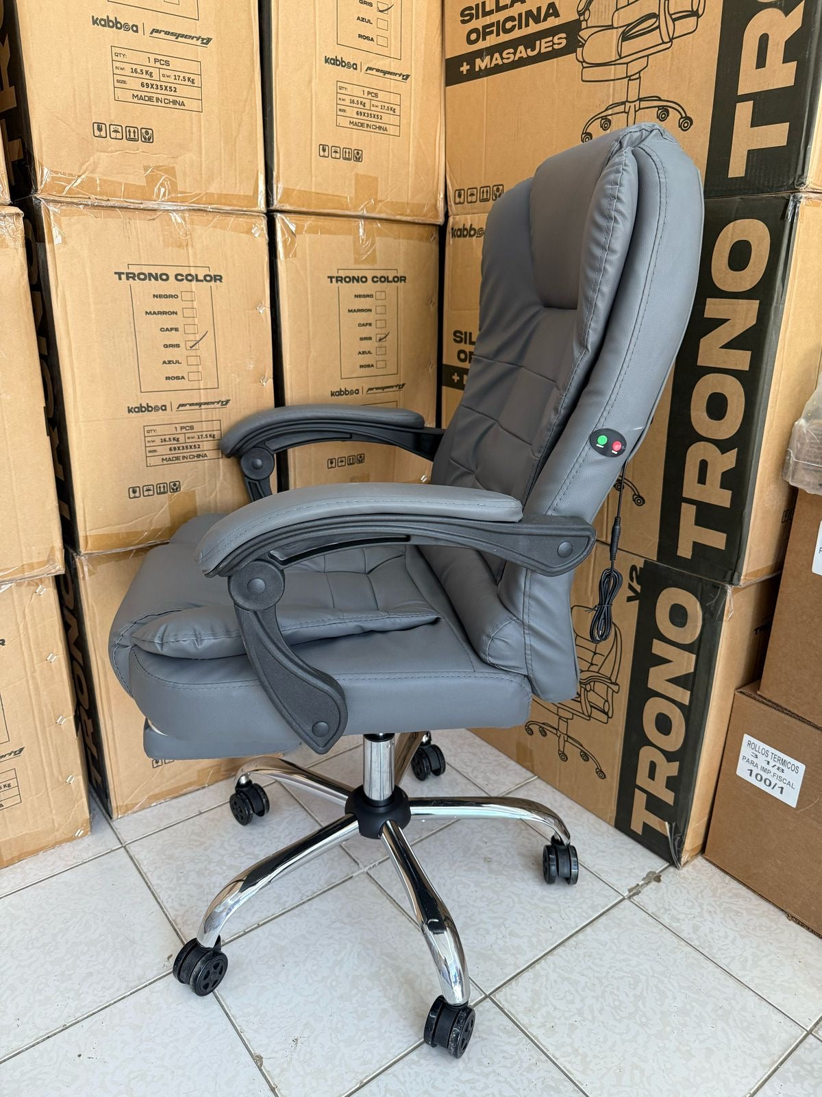 🔘 Silla Ejecutiva con Masajeador y Reposapiés – Color Gris (Cod.V2)
💰 RD$8,995
