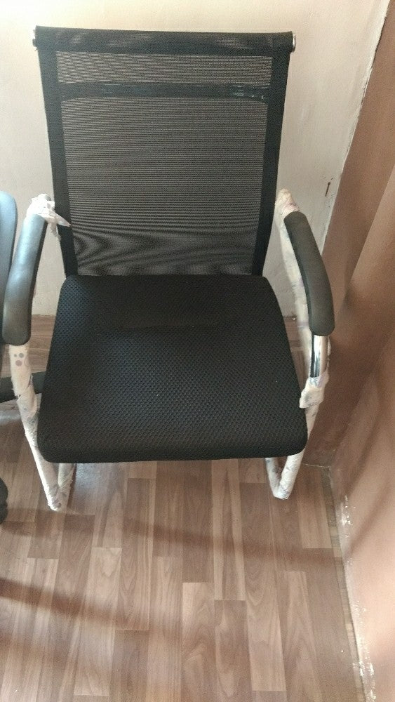 🖤 Silla Ejecutiva (Cod.9008) – Estructura Cromada & Respaldo de Malla
💰RD$2,495