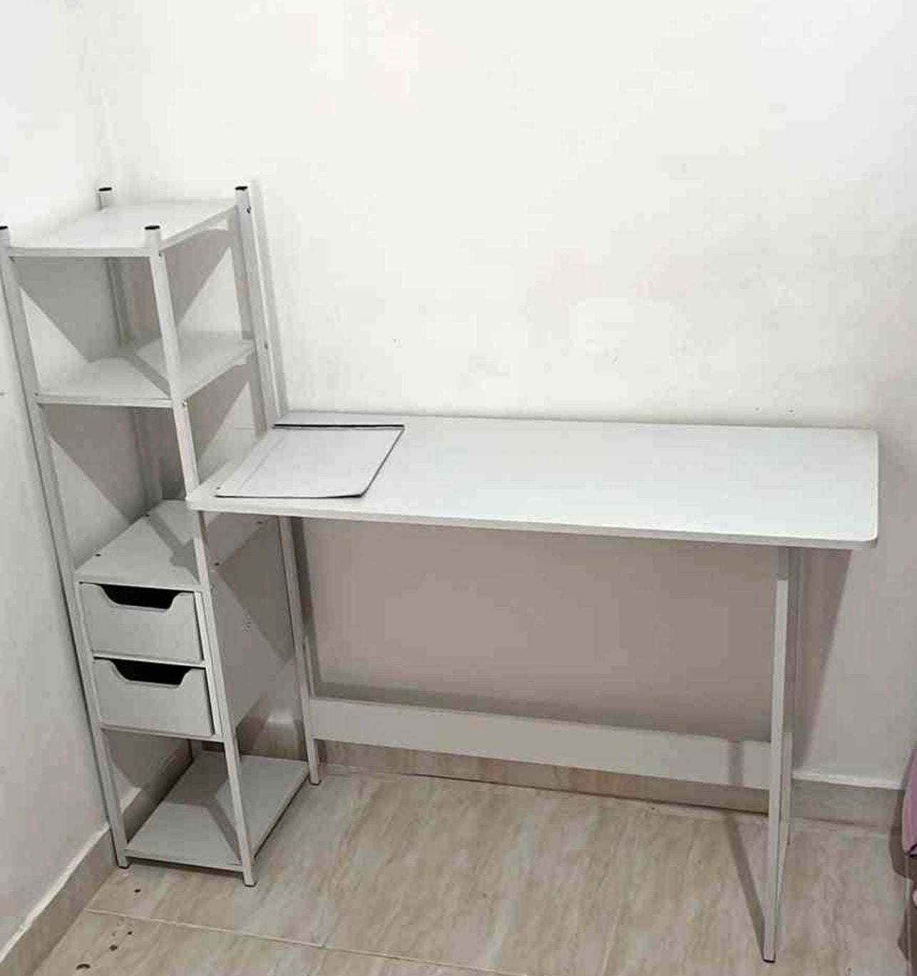 ✨ Mesa Escritorio + Estante Multifuncional – *BLANCO* ✨
📌 Cod. 88001
💰 RD$2,995