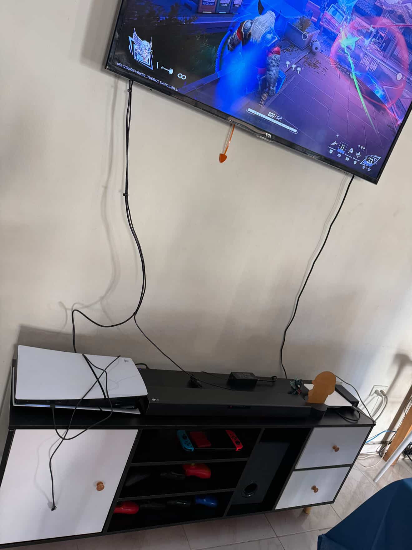 📺 Mueble de TV Moderno 120 cm – Estilo Minimalista Negro con Gavetas Blancas
📐 Medida: 120 cm
🆔 Código: F20-290007-3
💰 Precio: RD$ 3,495