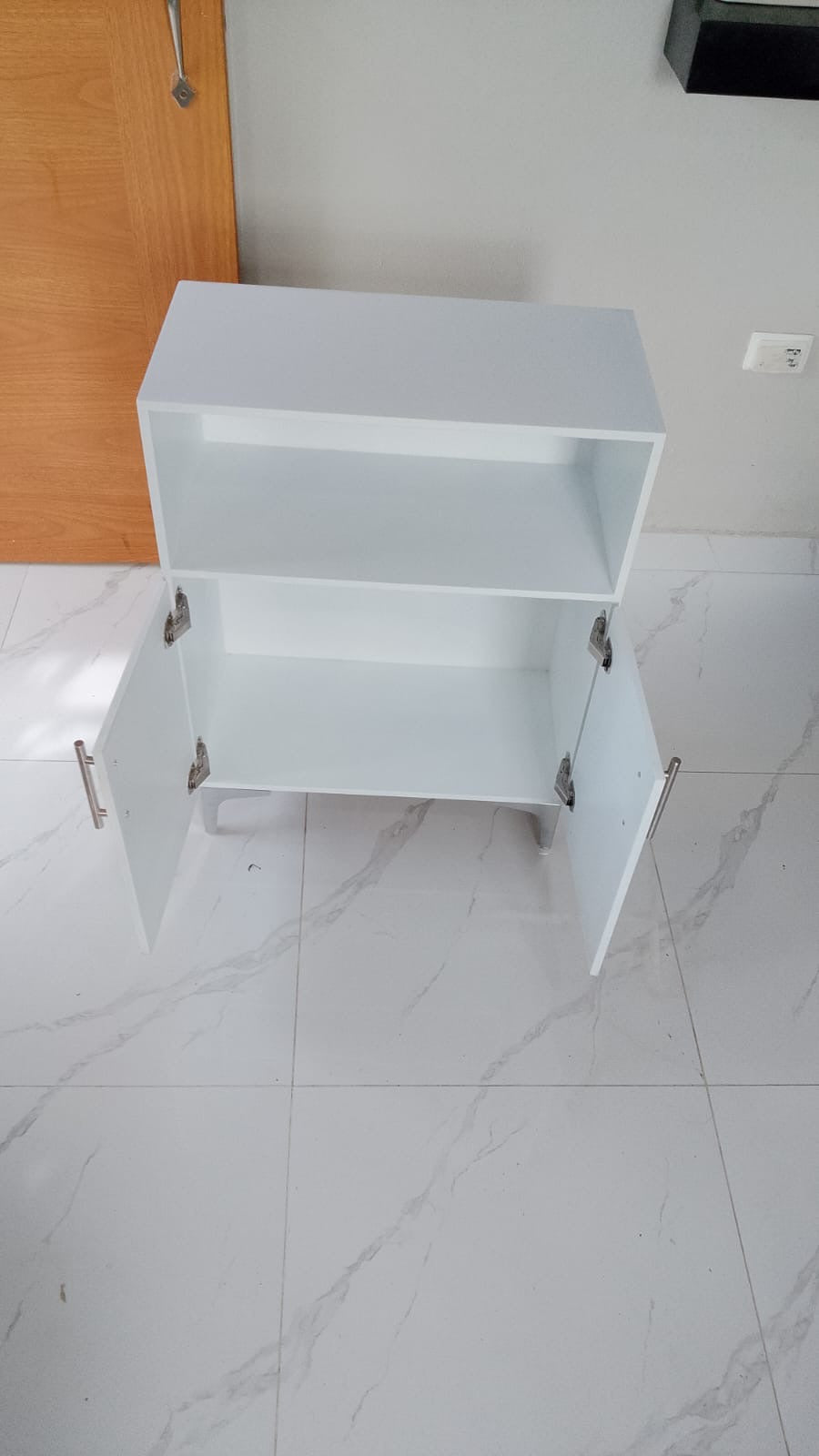 ☕✨ MUEBLE PARA ESTACIÓN DE CAFÉ – ¡ELEGANCIA Y ORGANIZACIÓN EN UN SOLO LUGAR! 🤍🏡 (Cod. 🆔 0115 BLANCA). 💰 ¡SOLO RD$5,995! 🔥