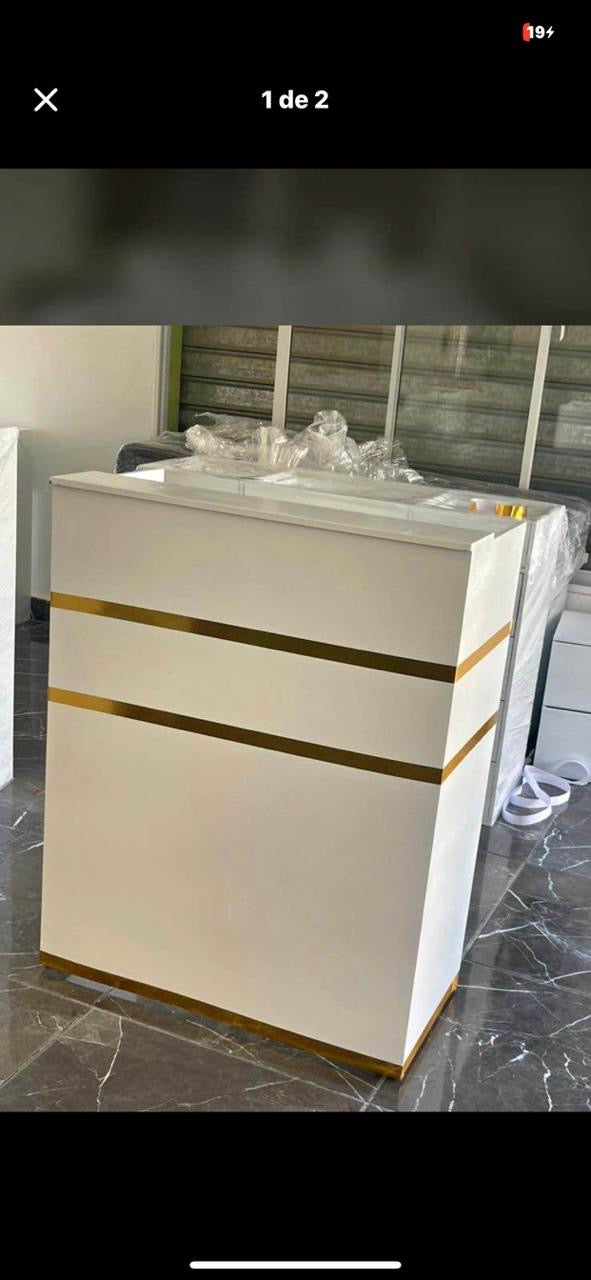 ✨🤍 Mostrador / Counter de Recepción Blanco con Detalles Dorados 🤍✨
(Cod.1)

💰RD$7,495
