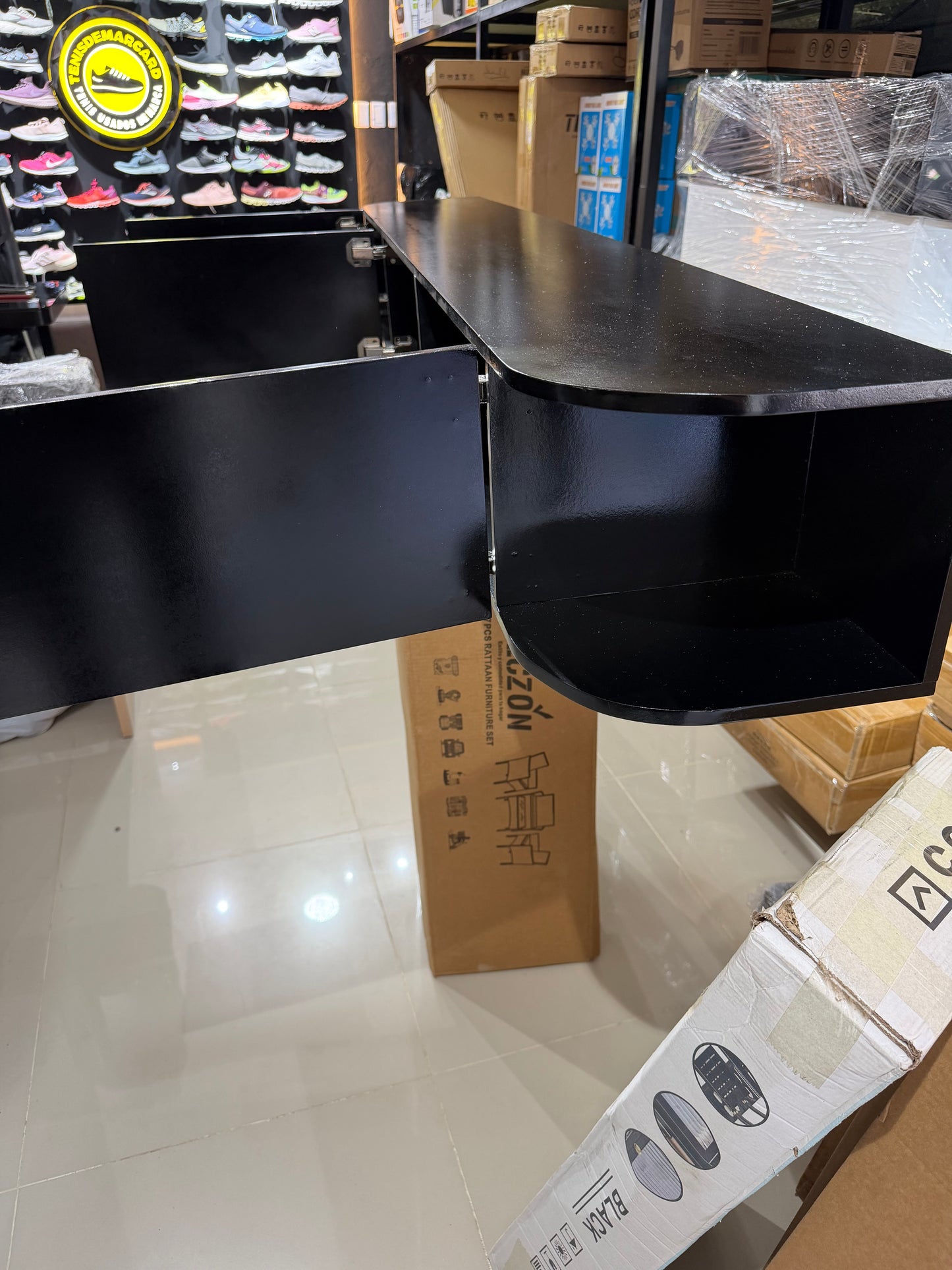 🖥️✨ MUEBLE DE TV ARMADO EN HIDRÓFUGO – 3 GAVETAS | 180 CM (NEGRO) ✨🖥️
🆔 Cod. 001

💰 RD$6,995