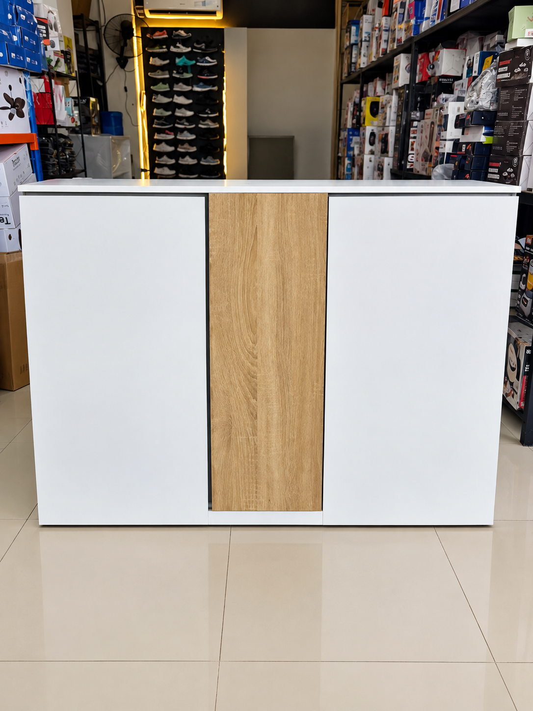 ✨🤍 MOSTRADOR / COUNTER DE RECEPCIÓN MODERNO – DALE PRESENCIA A TU NEGOCIO 🤍✨(Cod. 20) 

💰RD$10,995 

📏 Medidas:
• Ancho: 122 cm
• Profundidad: 40 cm
• Alto: 94 cm
