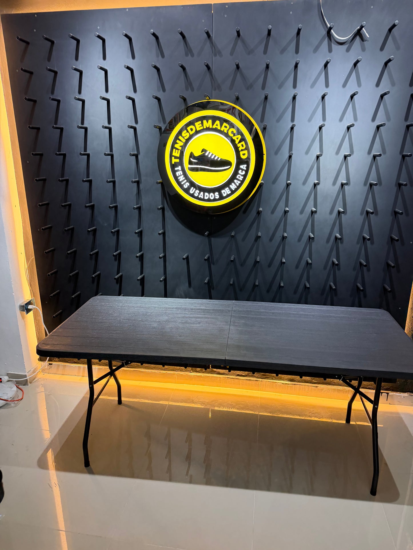 Mesa Plegable Multiuso 1.80 m – Color Negro

💰 RD$3,995