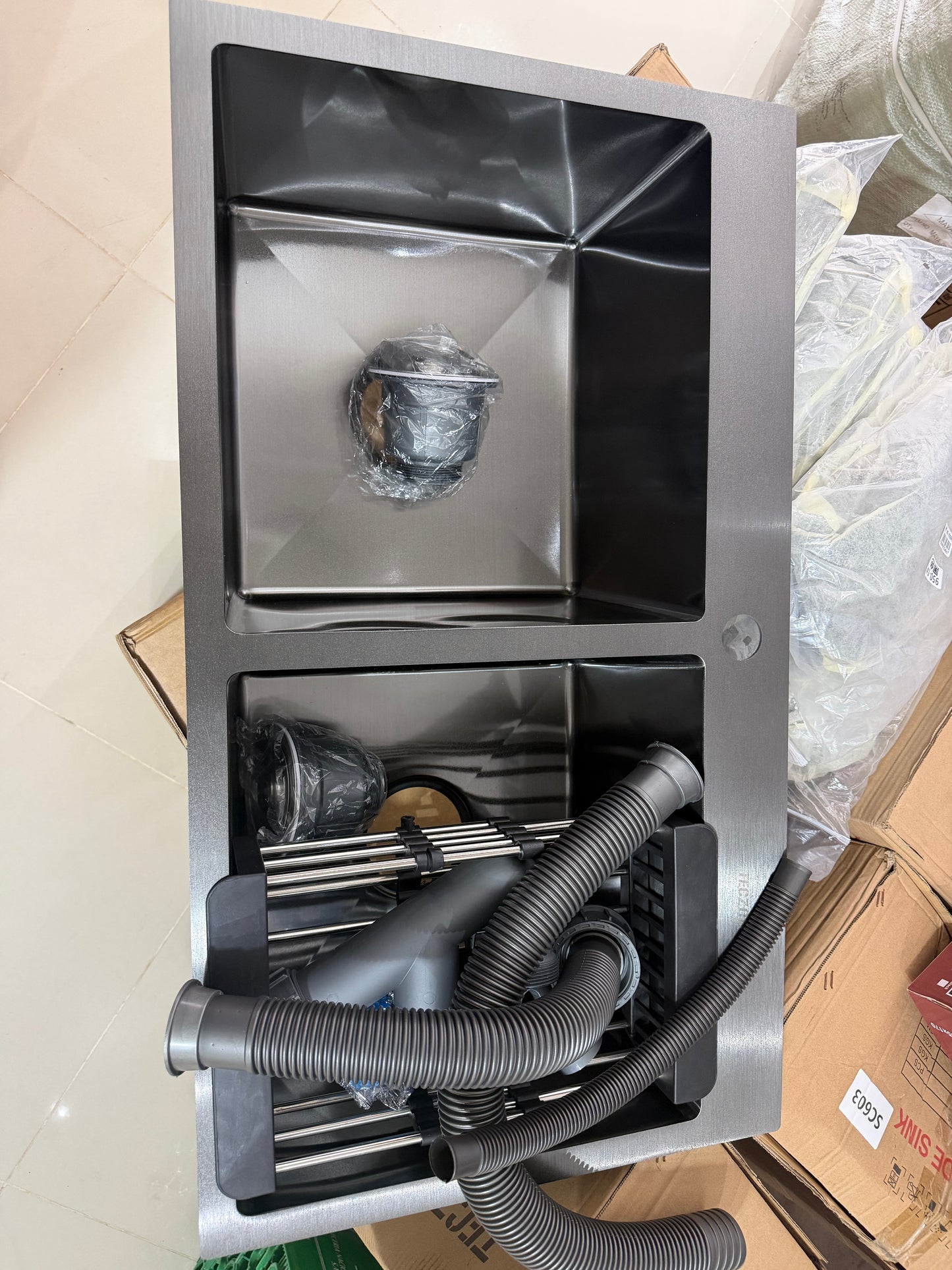 ✨ FREGADERO DOBLE PREMIUM EN ACERO INOXIDABLE NEGRO ✨

📌 Cod. SC603

📏 Medidas: 80 × 46 cm

💰 RD$4,995