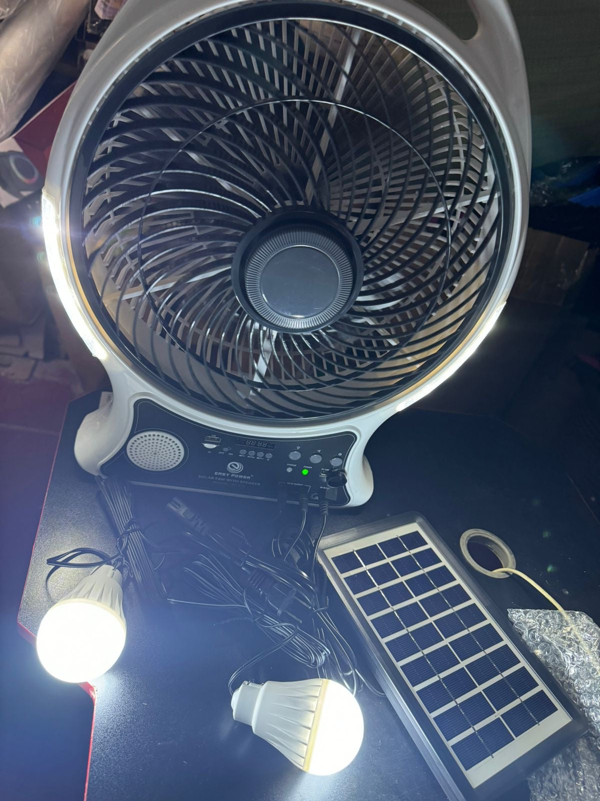 Abanico Recargable Con Panel Solar y Eléctrico Con Bombillos y Bluetooth (14 Pulgadas)