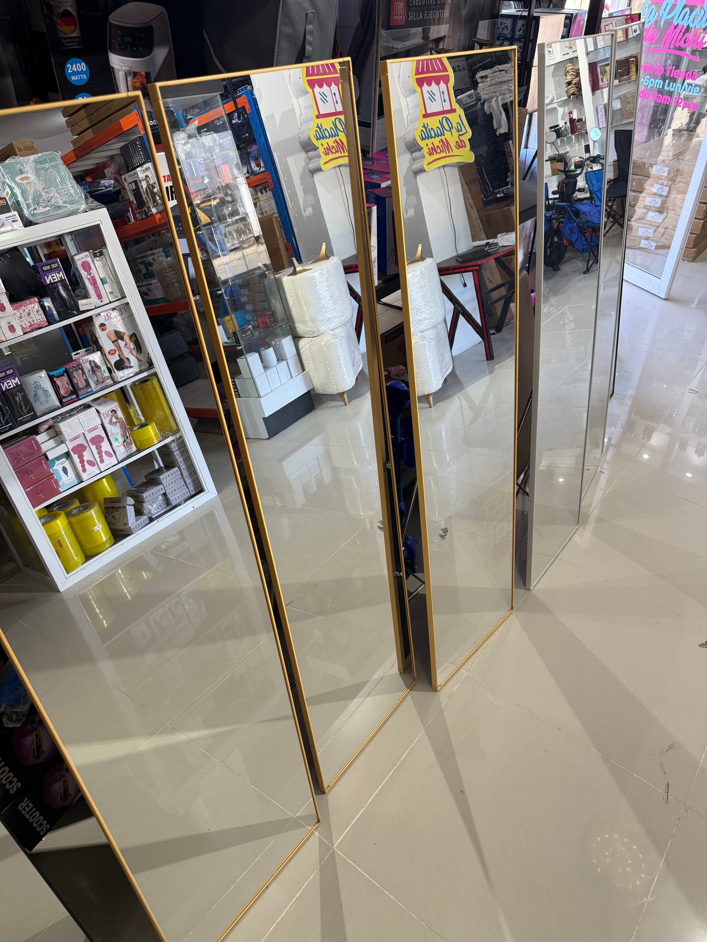 ✨ Espejo de Cuerpo Completo Moderno con Marco Metálico (Cod.PS118) ✨
📏 Medidas: 40 x 150 cm

💰RD$1,995