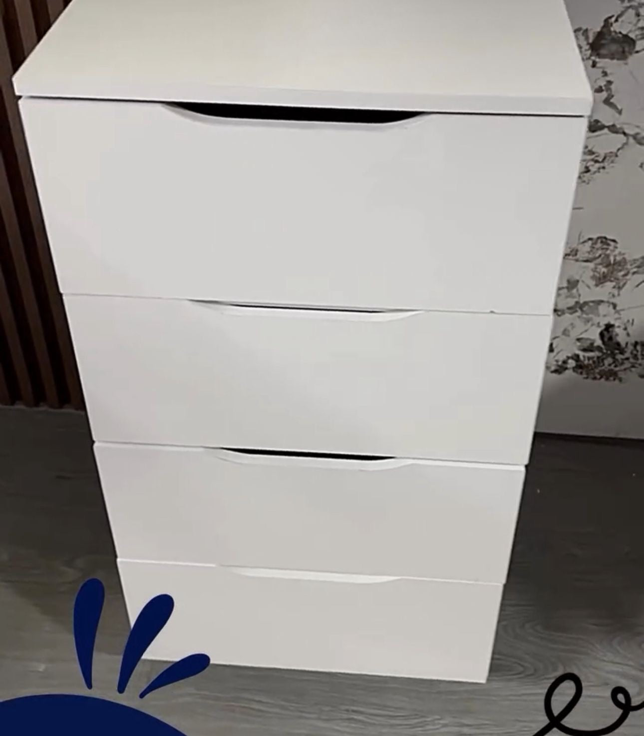 Mesita de Noche 🗄️✨ Gavetero Moderno 4 Gavetas – Blanco Minimalista ✨🗄️
(Cod. 204)