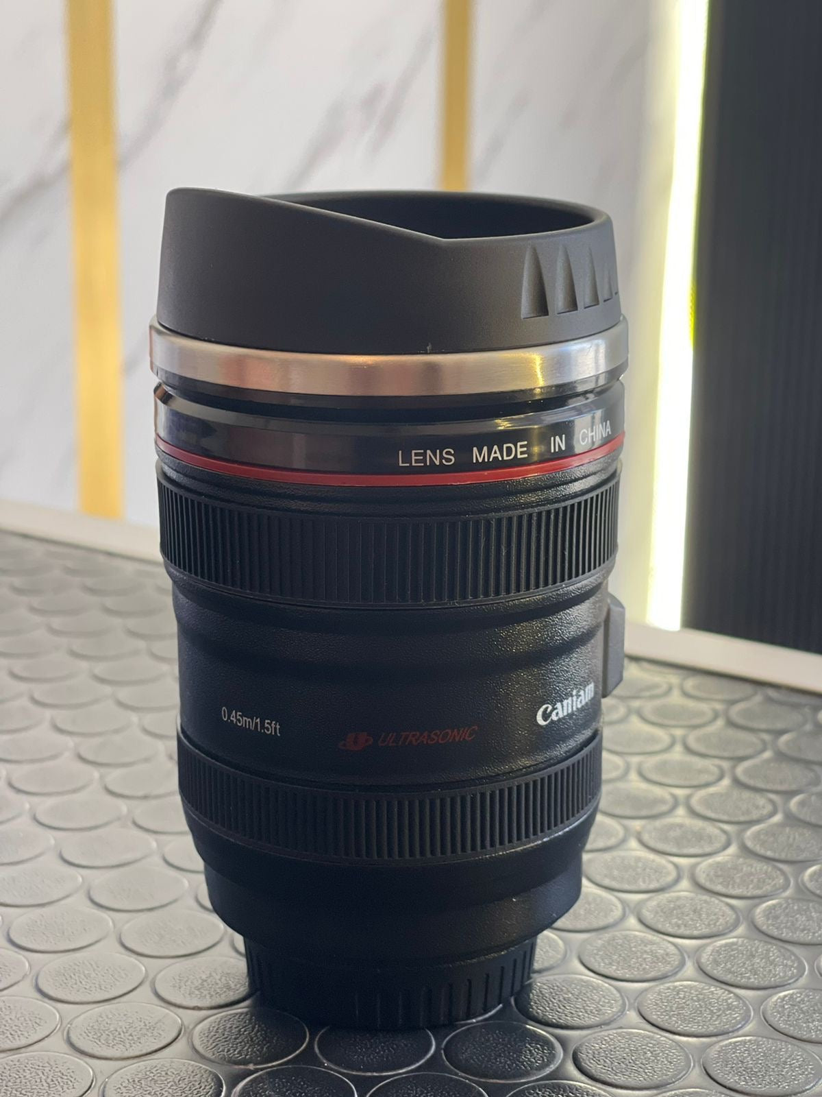 📸☕ Taza Térmica en Forma de Lente Fotográfico 24-105mm ☕📸
¡El regalo perfecto para amantes del café y la fotografía!

💰 RD$495