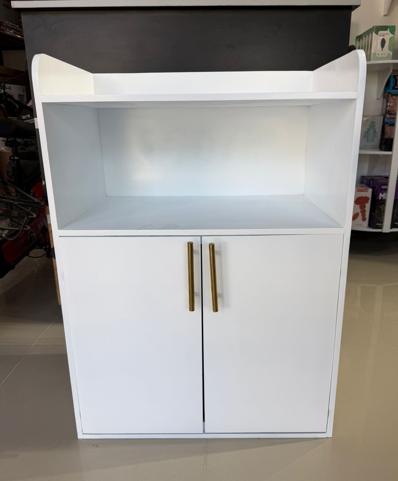 ✨ Gabinete Organizador Moderno con Repisa Superior ✨

(Mesita de Café Cod. 001) (Material Hidrofugo, Producto Armado) 

💰RD$4,990 

- Medidas 84x60x38cm