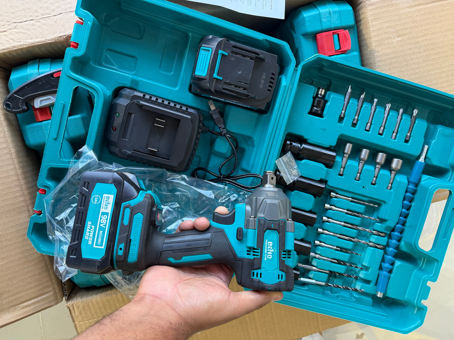 Taladro de Impacto / 🔩 Atornillador  de (2 Baterías 98V) Inalámbricao Brushless – Kit Profesional Completo (Cod. 800-12106)

💰RD$4,995