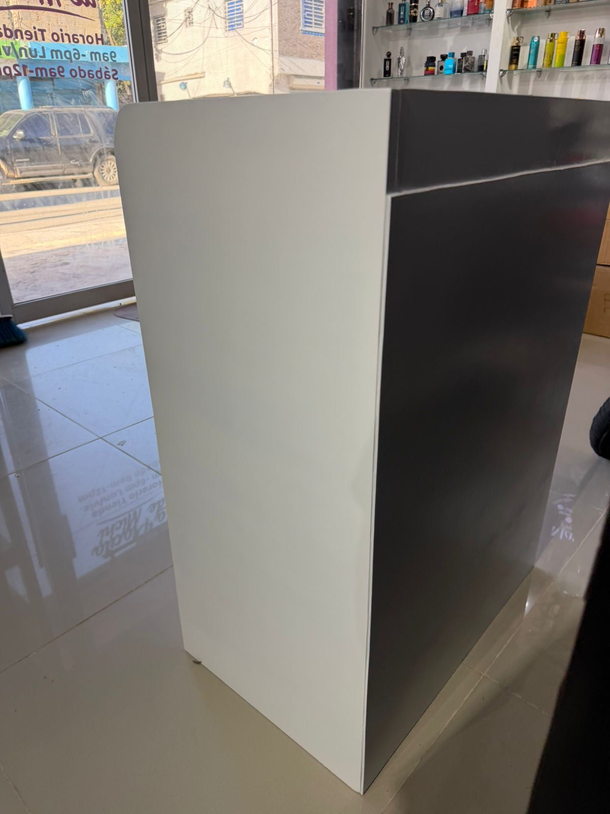 ✨ Gabinete Organizador Moderno con Repisa Superior ✨

(Mesita de Café Cod. 001) (Material Hidrofugo, Producto Armado) 

💰RD$4,990 

- Medidas 84x60x38cm