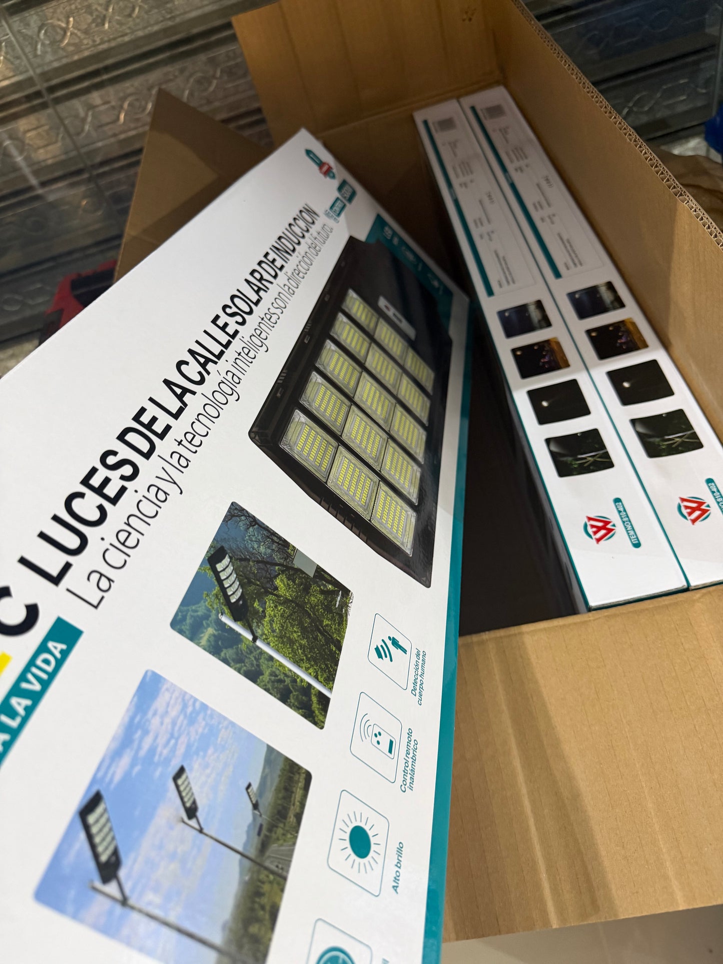 💡🔥 LÁMPARA SOLAR DE CALLE 500W – POTENCIA REAL PARA EXTERIORES 🔥💡 (Cod.402) 

💰RD$3,995