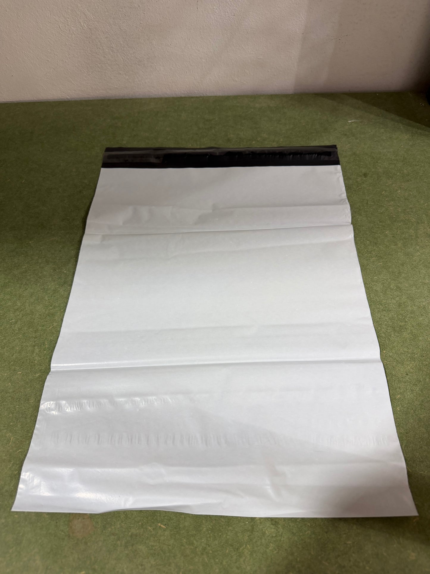 🛍️ FUNDA PLÁSTICA TRANSLÚCIDA AUTOADHESIVA 

Precios por 100 unidades:
💰 RD$995 – Medida 32×45