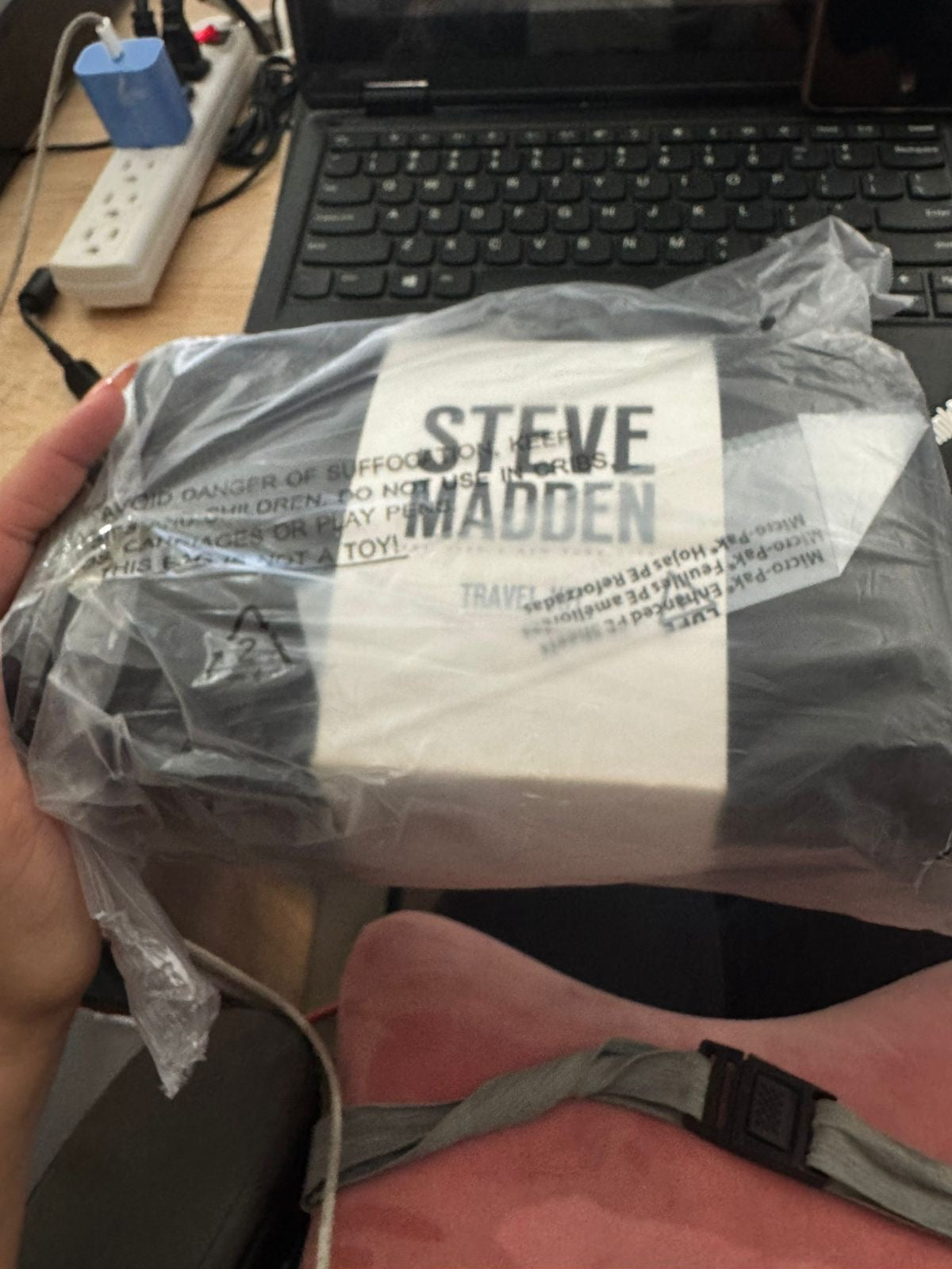 🧳✨ Bolso de Mano Steve Madden Travel Kit ✨👝
💰RD$1,995