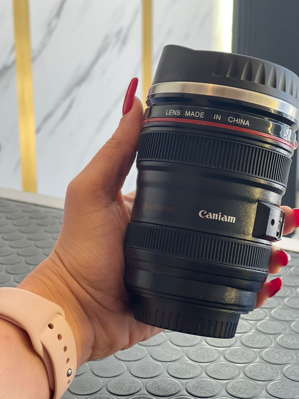 📸☕ Taza Térmica en Forma de Lente Fotográfico 24-105mm ☕📸
¡El regalo perfecto para amantes del café y la fotografía!

💰 RD$495