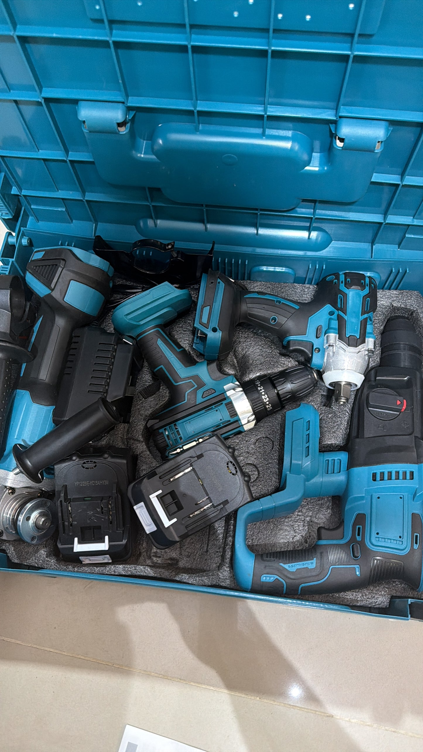 🔧⚡ KIT DE HERRAMIENTAS INALÁMBRICAS MULTIFUNCIÓN – TODO EN UN SOLO MALETÍN ⚡🔧
COD HD-0522

💰RD$8,995