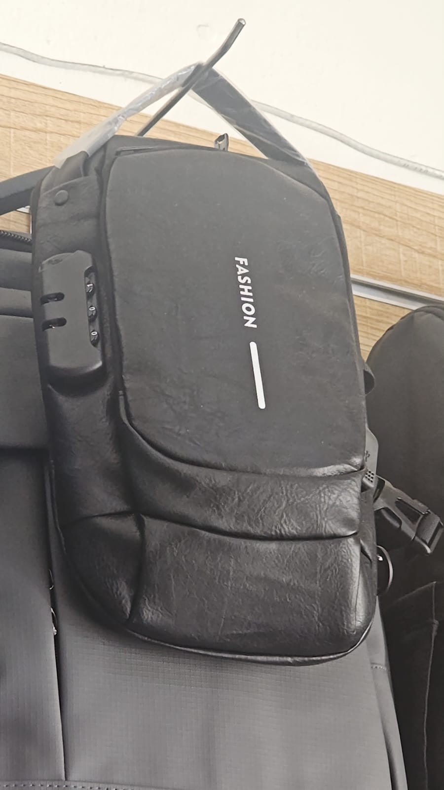 🔥 BOLSO CRUZADO IMPERMEABLE PARA HOMBRE CON CANDADO DE SEGURIDAD 🔥
🆔 Cod. M-35

💰 RD$995
