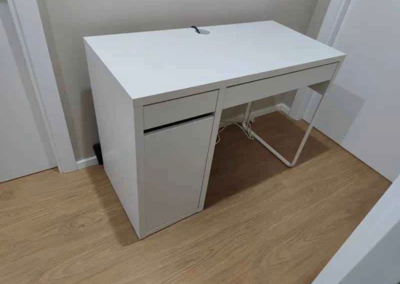🖥️✨ ESCRITORIO MODERNO MULTIFUNCIONAL – DISEÑO MINIMALISTA & ORGANIZACIÓN INTELIGENTE ✨🖥️ (Cod.25115)

💰RD$4,995 

- Medidas: 105x50x75 cm