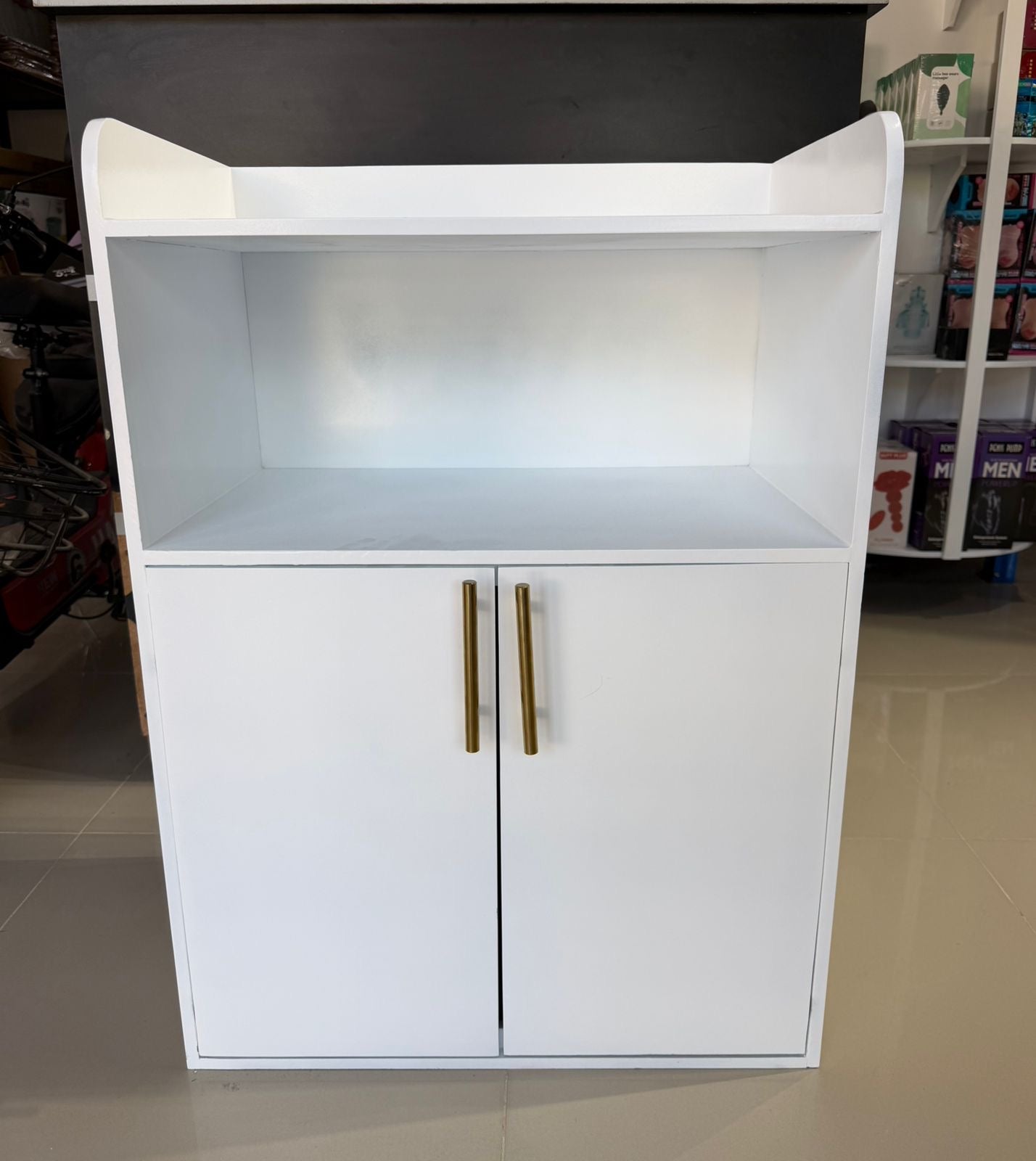 ✨ Gabinete Organizador Moderno con Repisa Superior ✨

(Mesita de Café Cod. 001) (Material Hidrofugo, Producto Armado) 

💰RD$4,990 

- Medidas 84x60x38cm